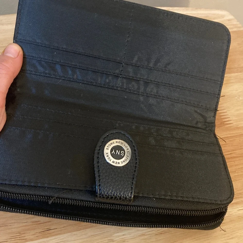 🌷5/$25 Stone Mountain Accessories Black Wallet with Snap Closure - Picture 6 of 6